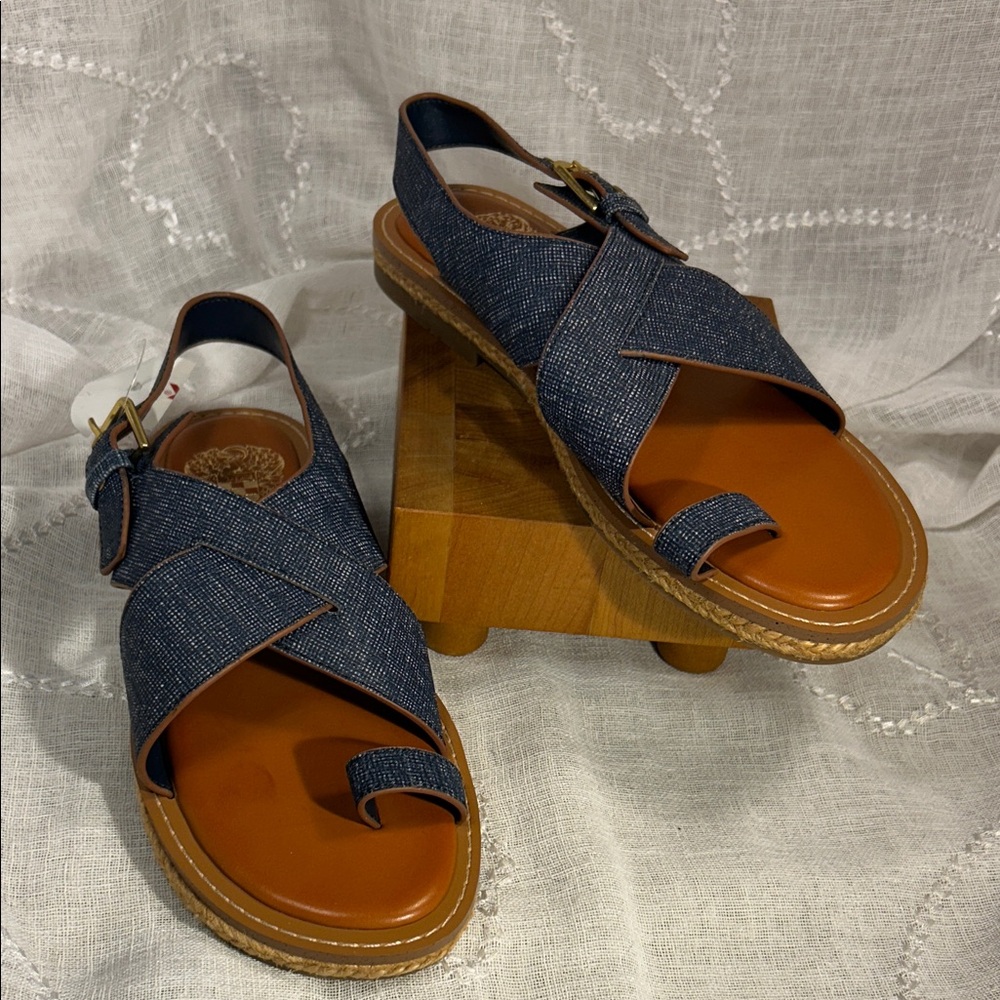 NWT Vince Camuto toe loop cross leather sandals